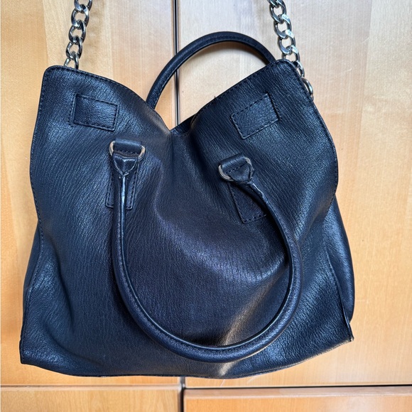 Michael Kors, black leather bag with silver lock - Picture 2 of 4